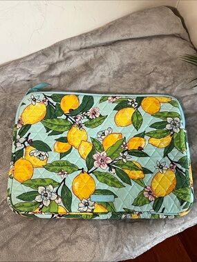 NWOT Vera Bradley Lemon Grove Laptop/Tablet Padded Sleeve